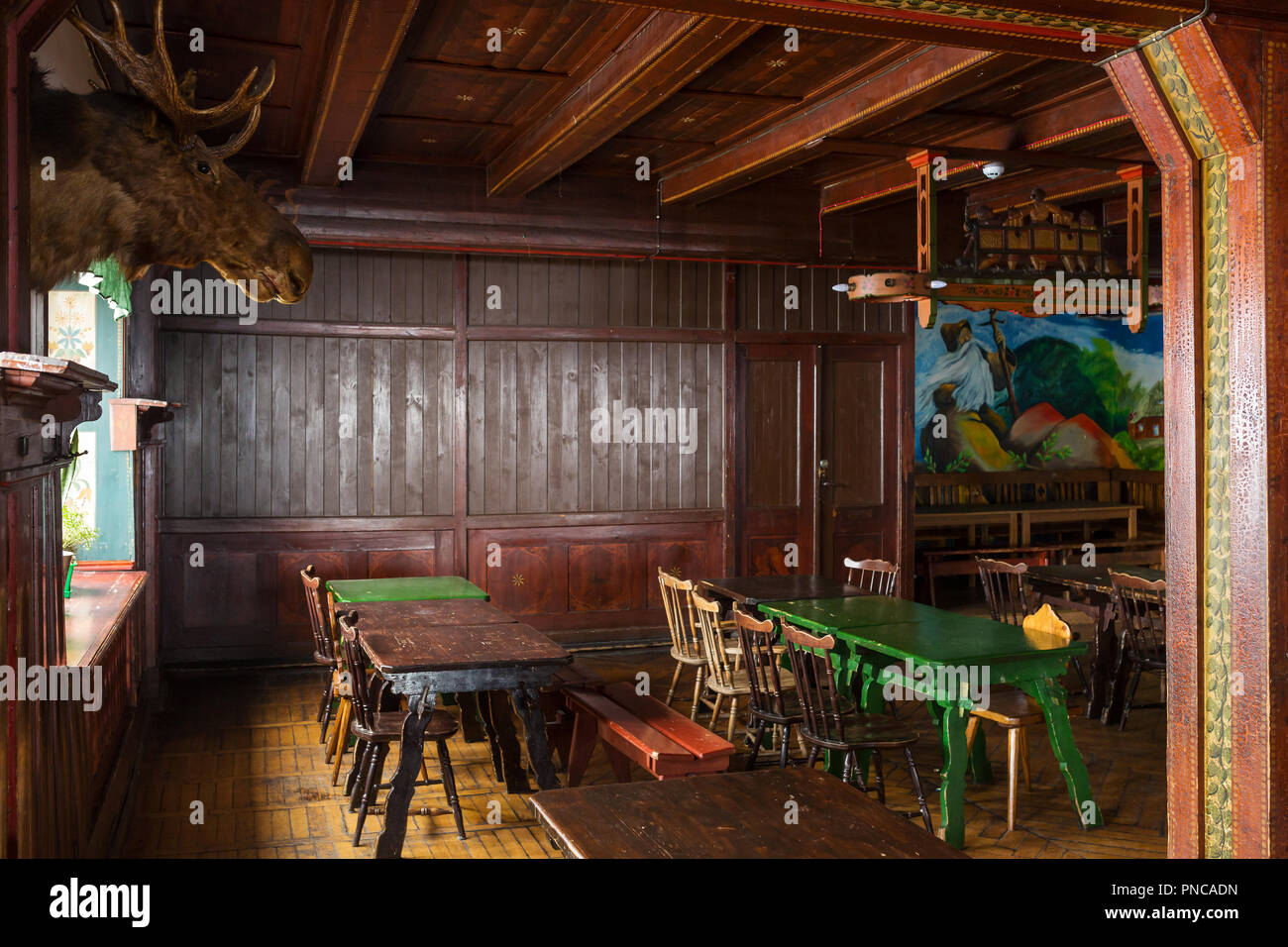 Intérieur de l'hébergement touristique (Strzecha Akademicka ou Hampelbaude) dans la région de montagnes de Karkonosze en Pologne. Banque D'Images
