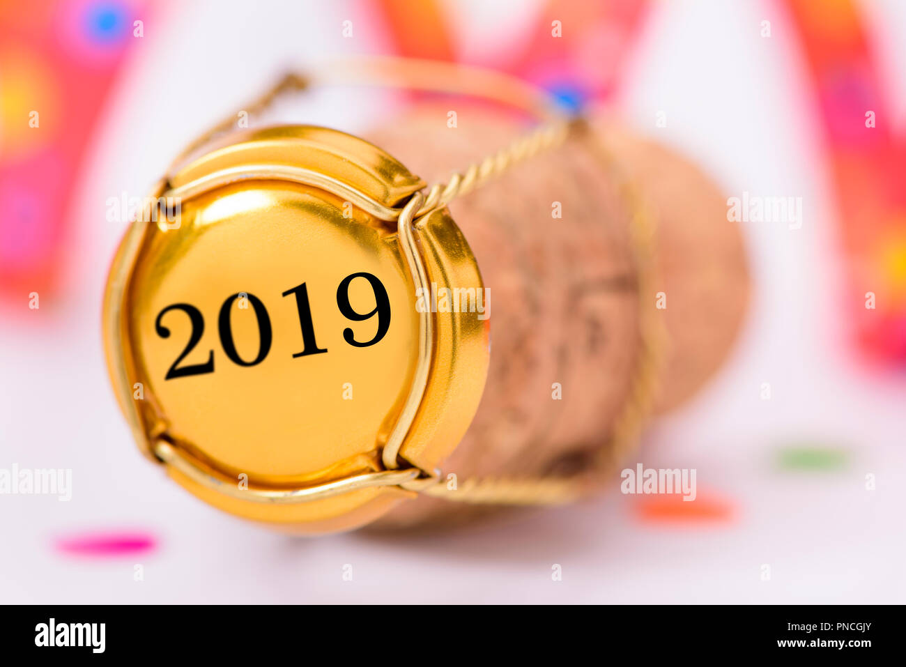 Bouchon de champagne avec date de l'an 2019 et copy space Banque D'Images