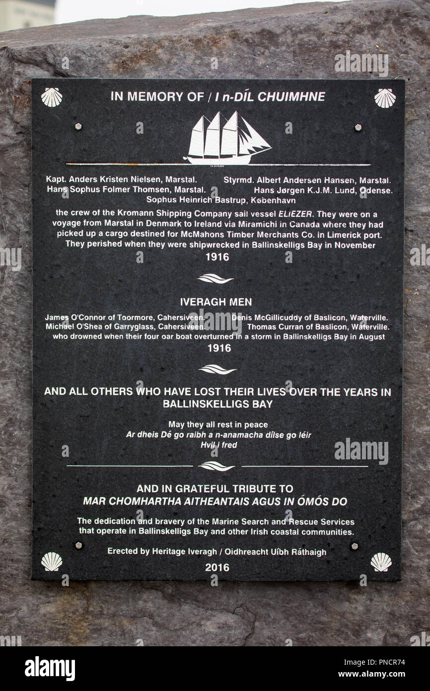 Waterville, République d'Irlande - 17 août 2018 : une plaque commémorative dans le village de Waterville, dédié à tous ceux qui ont perdu la vie je Banque D'Images