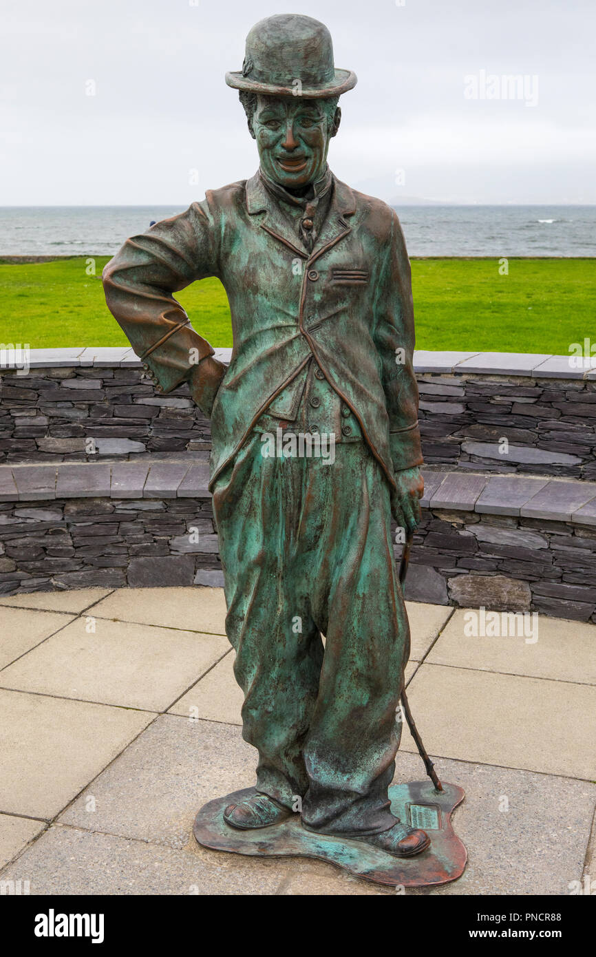 Waterville, République d'Irlande - 17 août 2018 : une statue du légendaire Hollywood Charlie Chaplin dans le village de Waterville, Irlande. Chap Banque D'Images
