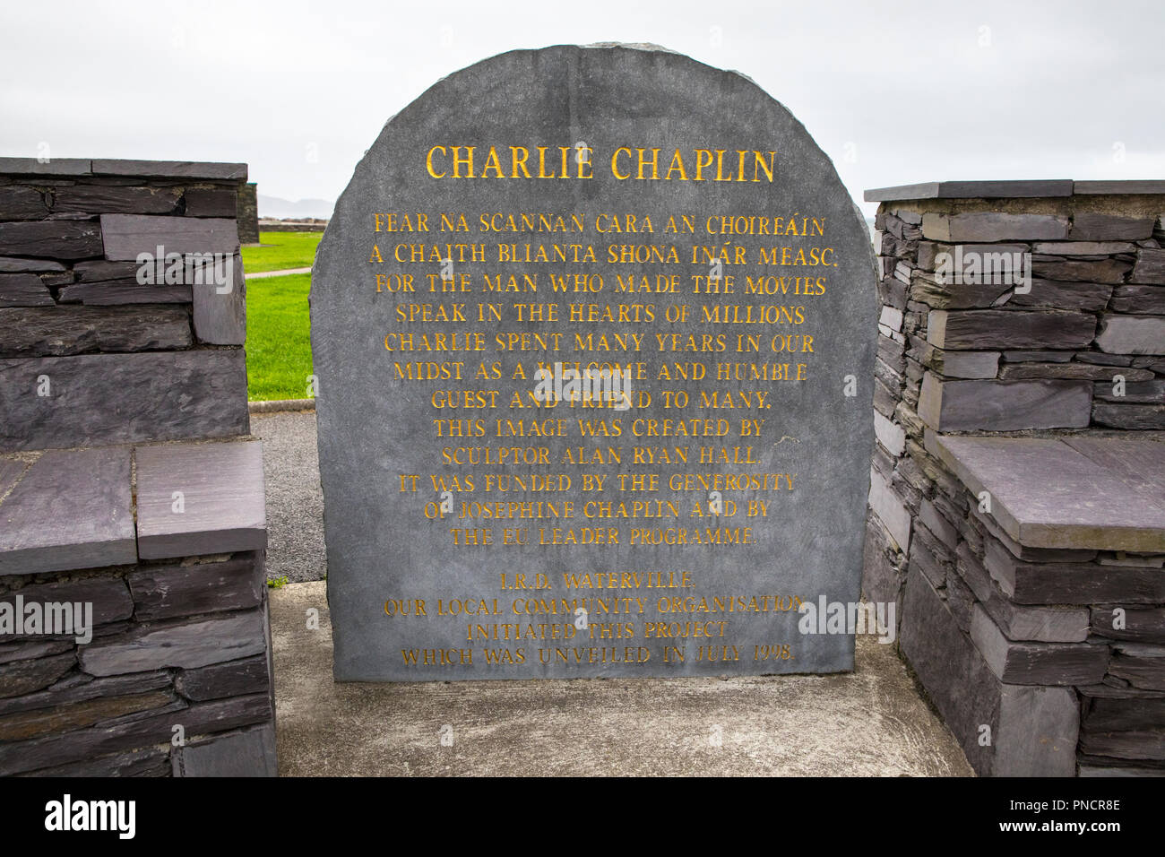 Waterville, République d'Irlande - 17 août 2018 : une plaque située à l'Hollywood statue de Charlie Chaplin dans le village de Waterville, Ir Banque D'Images
