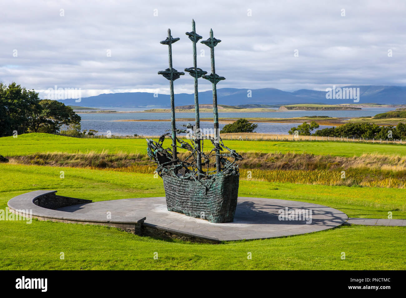 Le Comté de Mayo, Irlande - 20 août 2018 : une vue sur le National Famine monument situé près de Westport en République d'Irlande. Banque D'Images