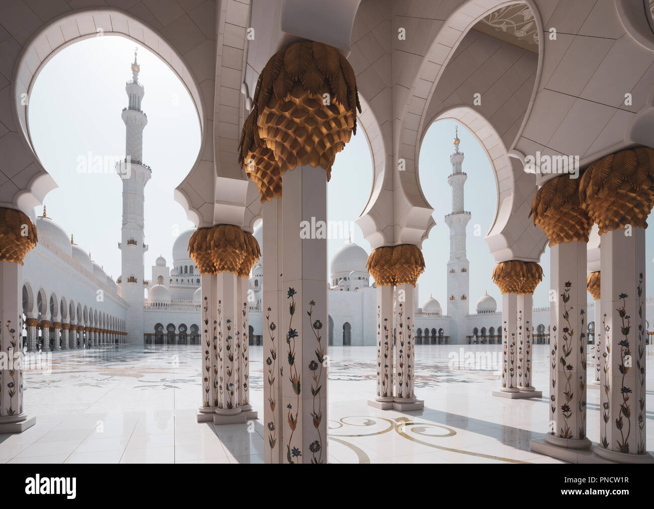 L'extérieur de la Grande Mosquée Sheikh Zayed à Abu Dhabi, Émirats arabes unis, ÉMIRATS ARABES UNIS Banque D'Images