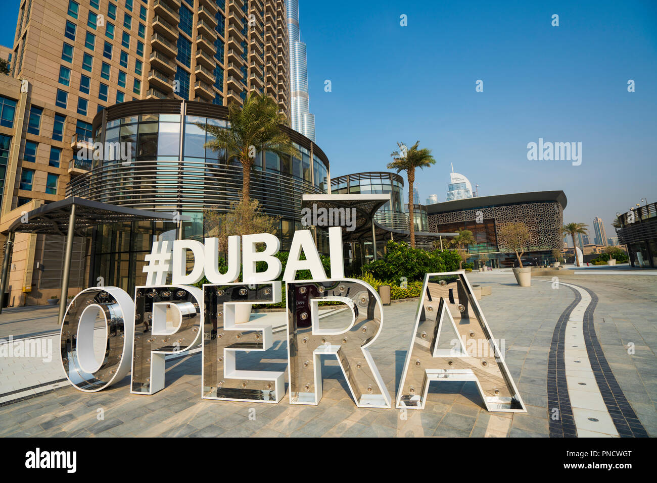 Vue extérieure du nouveau Dubaï Opera House au centre-ville de Dubaï, AUX ÉMIRATS ARABES UNIS Emirats Arabes Unis. Banque D'Images