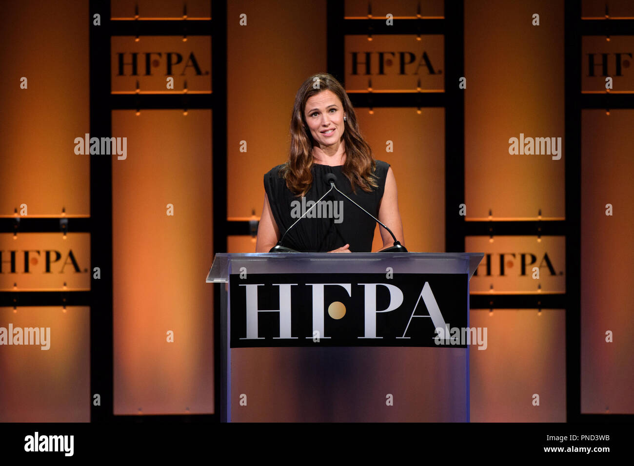 Los Angeles, CA. 9 août 2018 présente la Hollywood Foreign Press Association Banquet annuel des subventions de la nuit Thurssday Beverly Hilton Hotel. La HFPA présentera plus de 3,25 millions de dollars en dons à des organismes sans but lucratif et organisations liées à l'animation des programmes de bourses. Photo : Jennifer Garner Banque D'Images