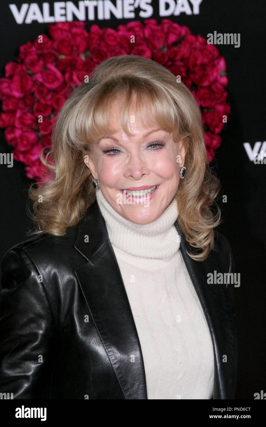 Barbara Eden au Los Angeles Première mondiale de New Line Cinema's 'Valentine's Day'. Arrivants tenue au Grauman's Chinese Theatre à Hollywood, CA. Le 8 février 2010. Photo par : Richard Chavez / PictureLux EdenBarbara #  de référence de fichier2 020810RAC pour un usage éditorial uniquement - Tous droits réservés Banque D'Images