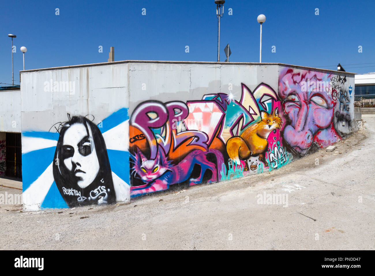 Graffiti sur un mur de béton à proximité de la gare routière centrale de Sofia, Bulgarie. Banque D'Images