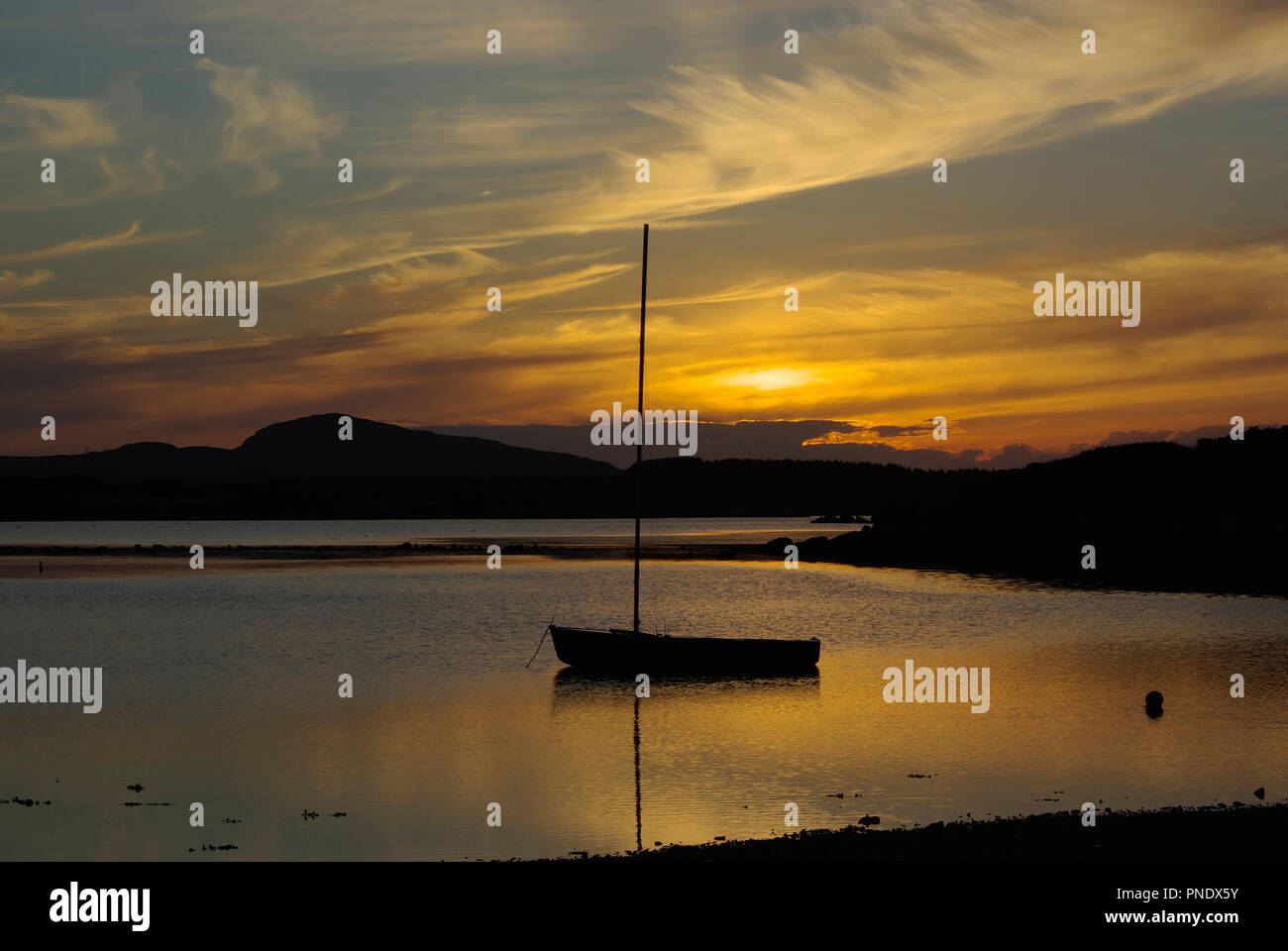 Coucher de soleil sur four Mile Bridge Anglesey Banque D'Images