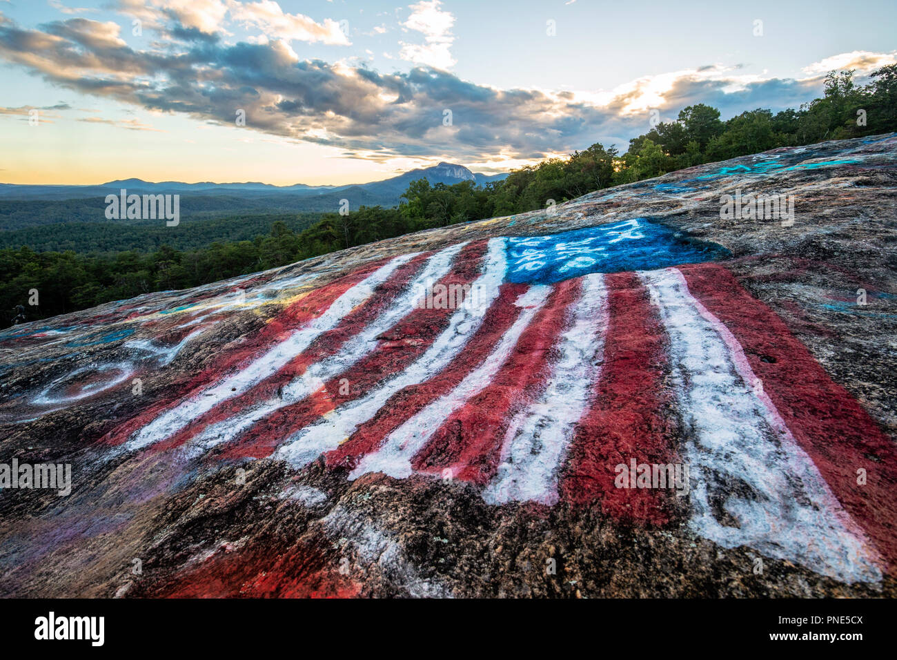 Graffitis au Bald Rock surplombent - Pygargue à tête Rock Heritage Preserve, Cleveland, Caroline du Sud, USA Banque D'Images