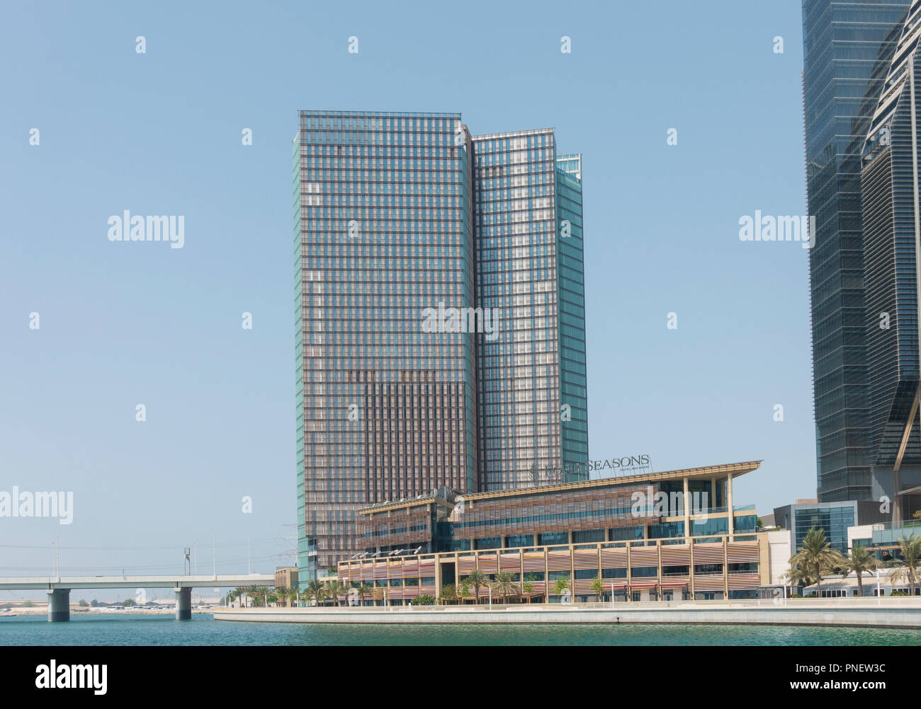 Vue sur Four Seasons Hotel sur Al Maryah Island à Abu Dhabi , ÉMIRATS ARABES UNIS, Émirats arabes unis. Banque D'Images