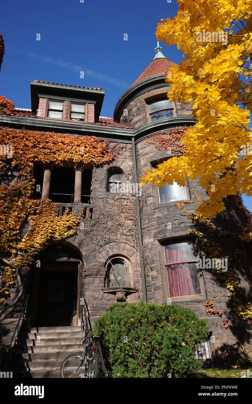 Université de Toronto avec des couleurs d'automne Banque D'Images