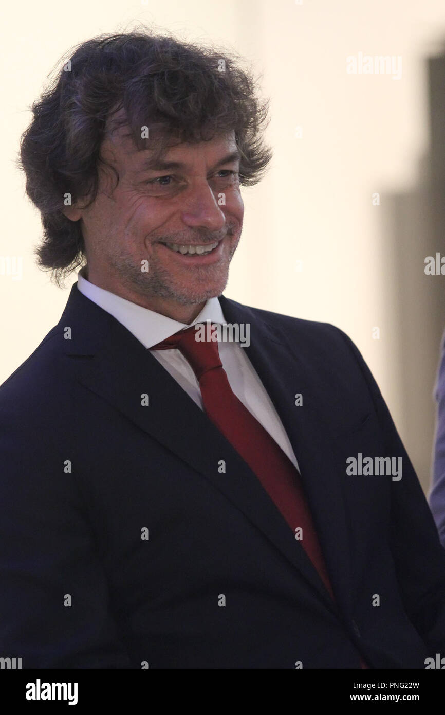 Napoli, Italie. 21 septembre 2018. Alberto Angela vu posant pour la photo.Alberto Angela, la télévision d'orchestre présente à la MANN (Museo Archeologico Nazionale Napoli), le documentaire ''tanotte a Pompei. Credit : Paola Visone SOPA/Images/ZUMA/Alamy Fil Live News Banque D'Images