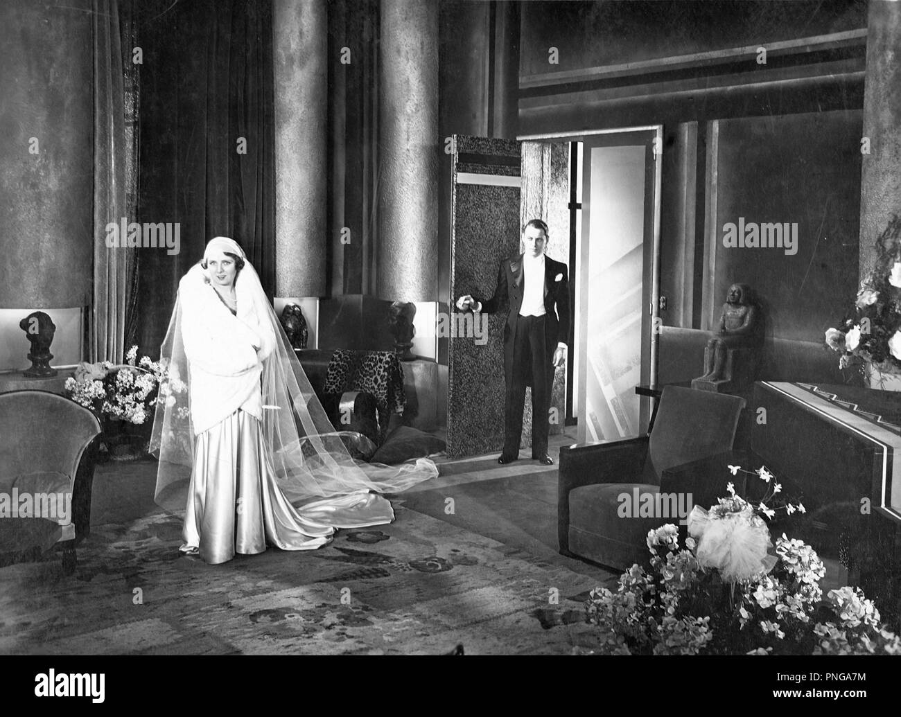 Titre original : MEPHISTO. Titre en anglais : MEPHISTO. Année : 1931. Directeur : GEORGES VINTER ; HENRI DEBAIN. Stars : JANINE RONCERAY ; Jacques Maury. Banque D'Images