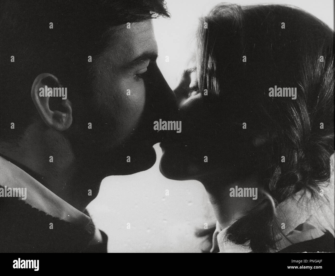 Titre original : El Buen Amor. Titre en anglais : LE BIEN DE L'AMOUR. Année : 1963. Directeur : FRANCISCO REGUEIRO. Stars : SIMON ANDREU ; MARTA DEL VAL. Credit : JET FILMS / Album Banque D'Images