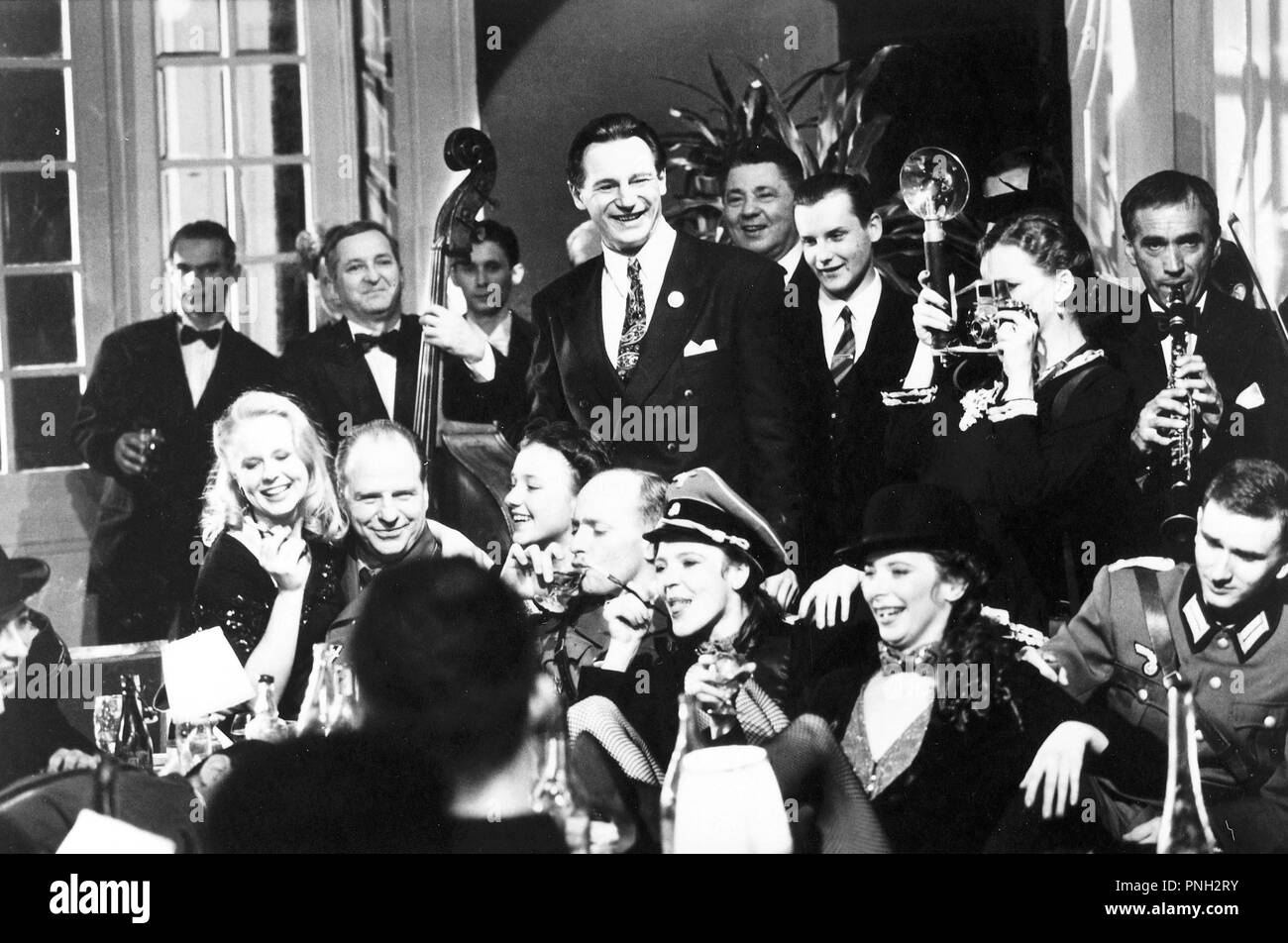 Titre original : La Liste de Schindler. Titre en anglais : la liste de Schindler. Année : 1993. Réalisateur : Steven Spielberg. Stars : Liam Neeson. Credit : UNIVERSAL PICTURES / Album Banque D'Images