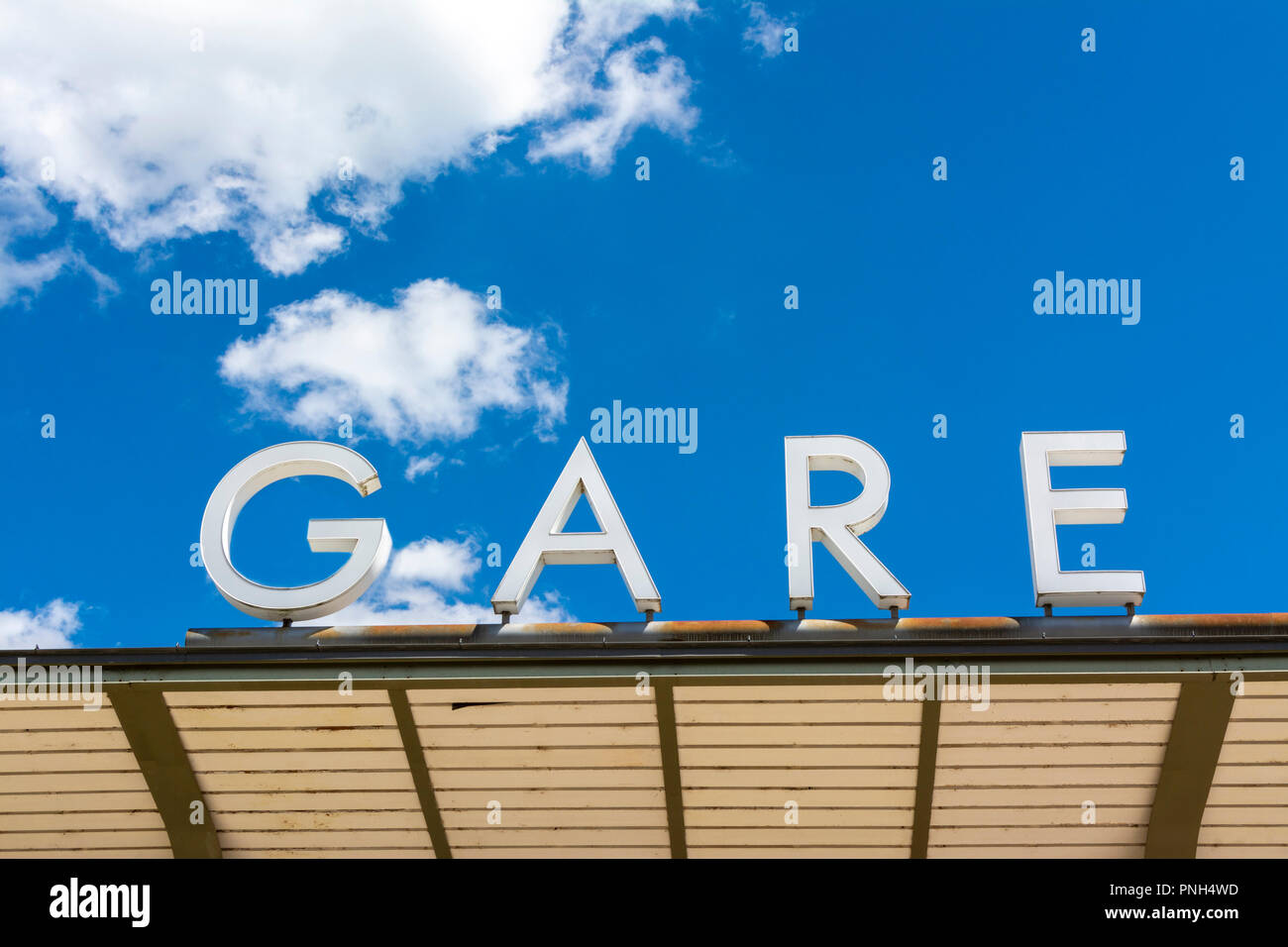 Signe d'une station en France Banque D'Images