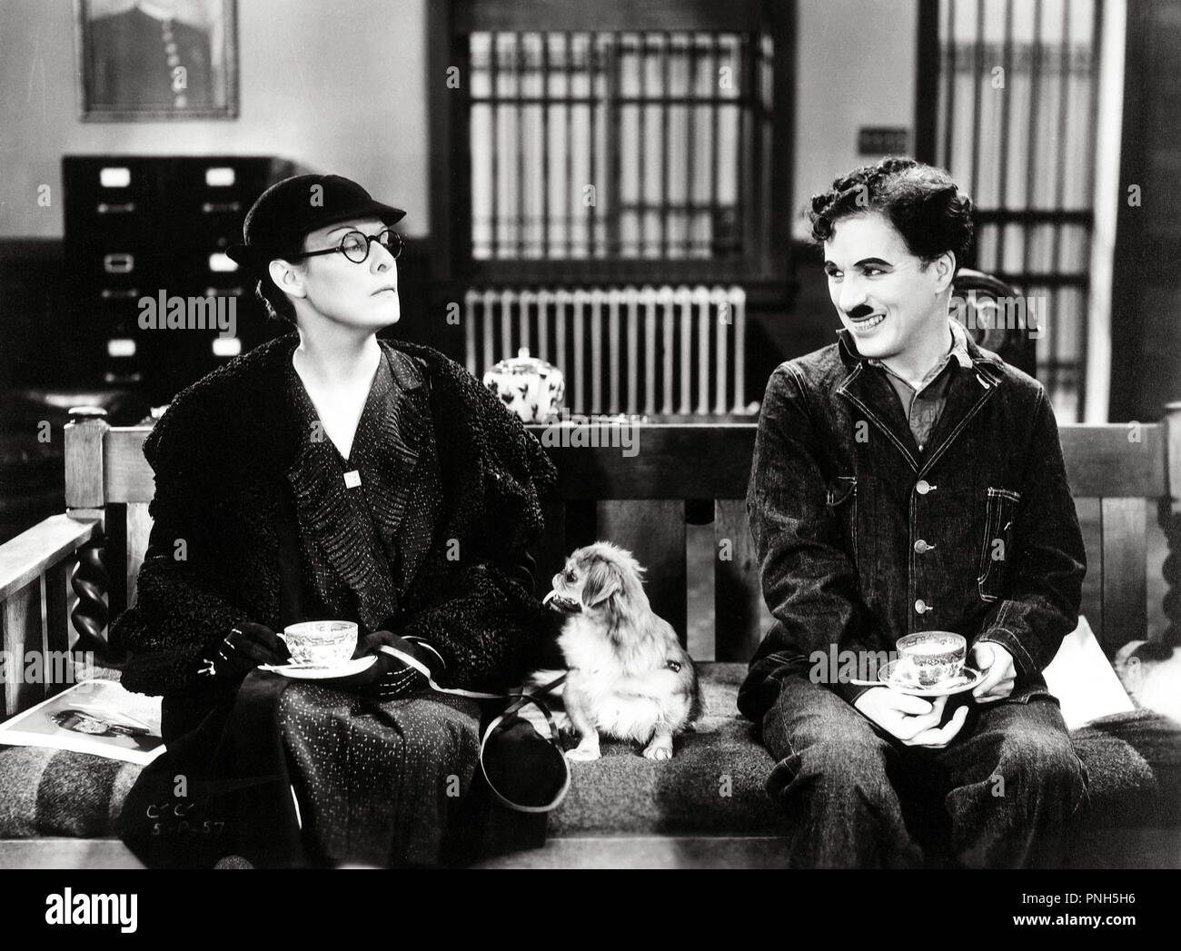 Titre original : les temps modernes. Titre en anglais : les temps modernes. Année : 1936. Directeur : CHARLIE CHAPLIN. Stars : Charlie Chaplin. Credit : CHAPLIN/United Artists / Album Banque D'Images