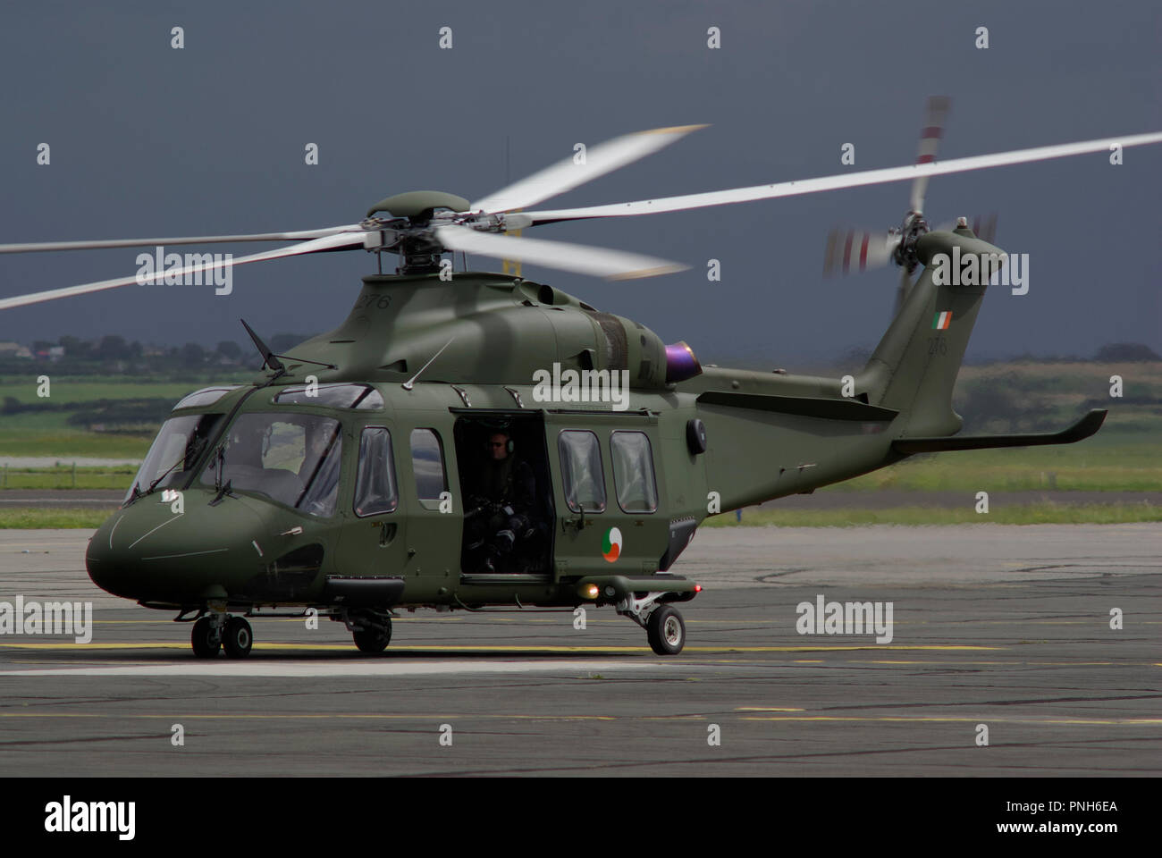 Hélicoptère Die Cast New Ray – Agusta AB 139 Échelle 1/48 – Réplique Officielle 31 Cm Avec Socle