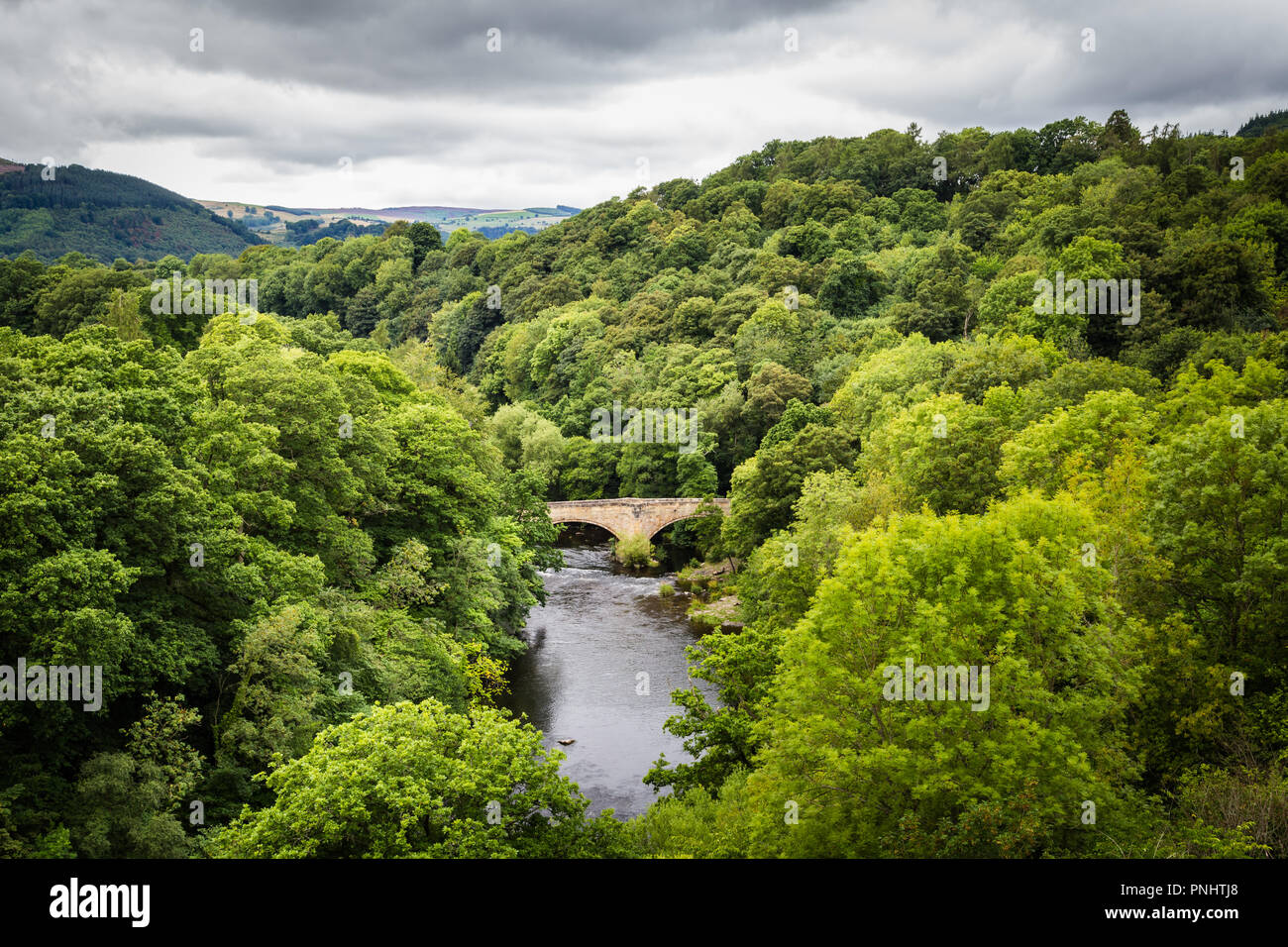 Paysage avec vue sur la rivière Dee de Llangollen aqueduc dans le pays de Galles, Royaume-Uni Banque D'Images