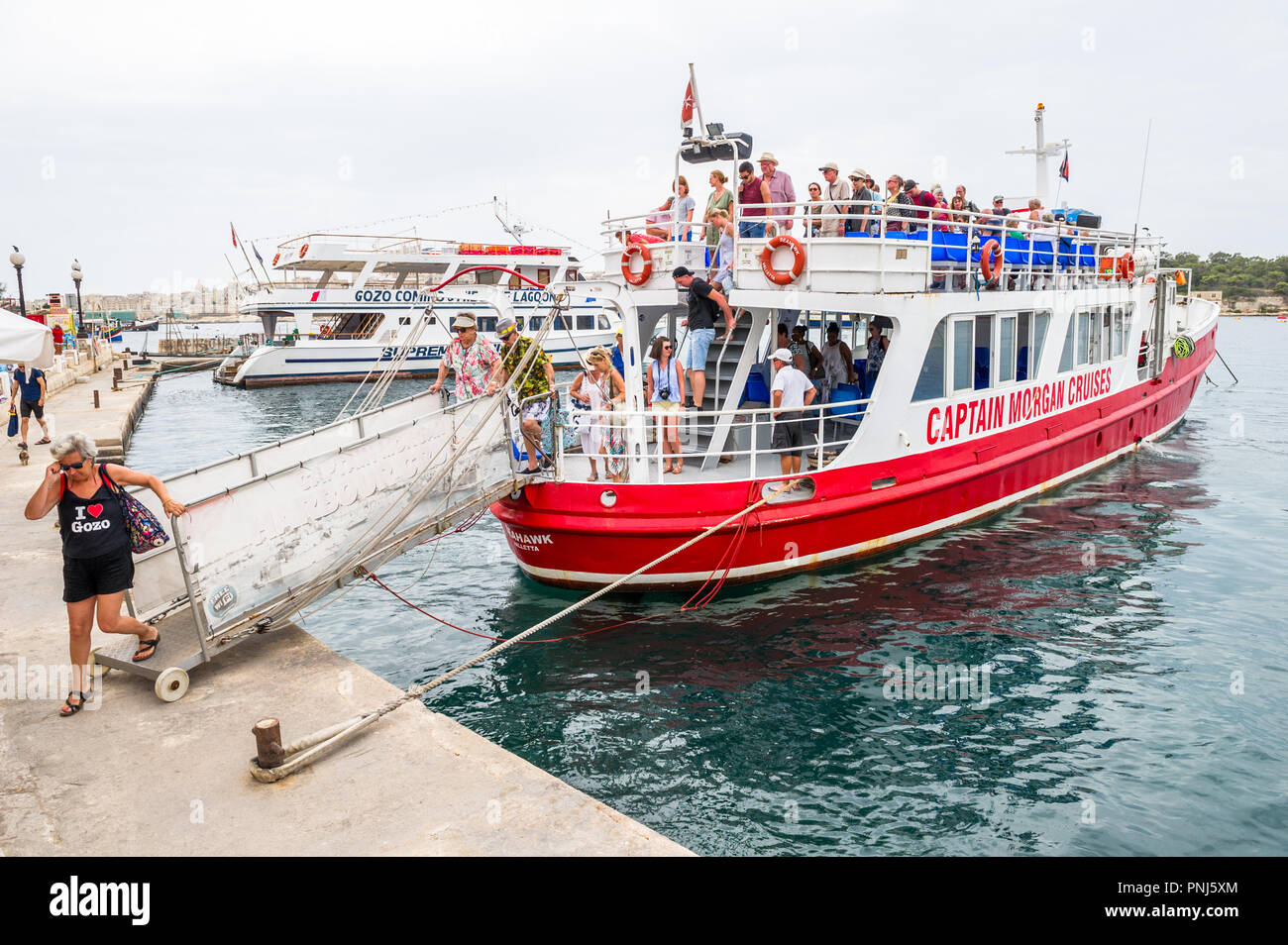 Ferries transportant des passagers de La Valette à Sliema sur l'île méditerranéenne de Malte. Banque D'Images