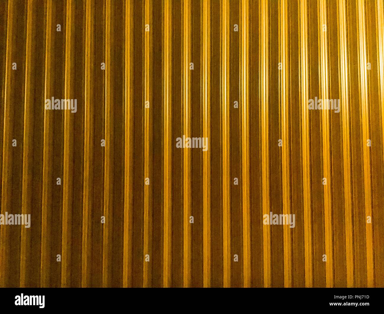 Brun-jaune portes pliantes arrière-plan. Banque D'Images