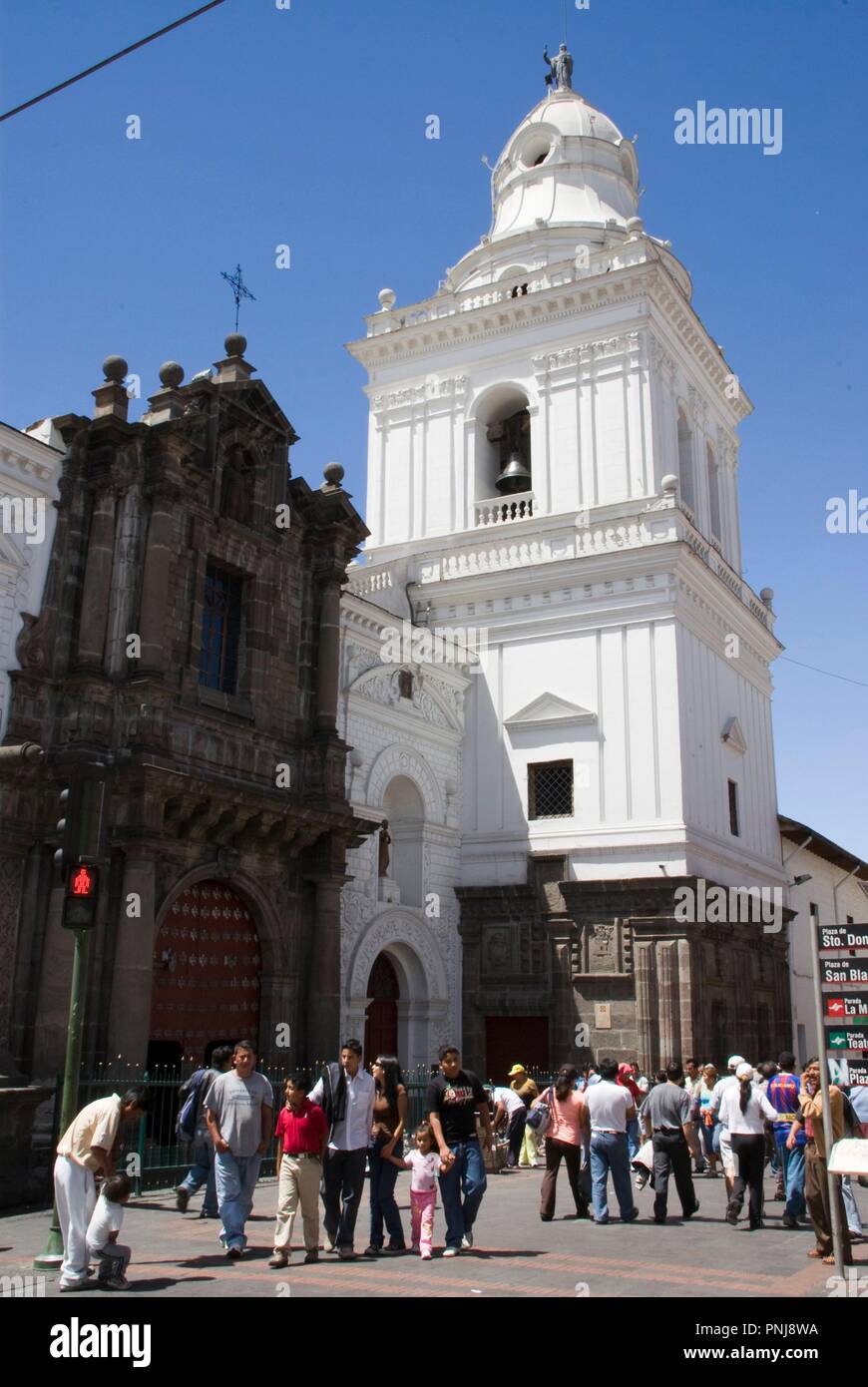 L'Equateur.quito.centre historique.L'Eglise de San Agustin (XVI siècle). L'avant et du beffroi. . Banque D'Images