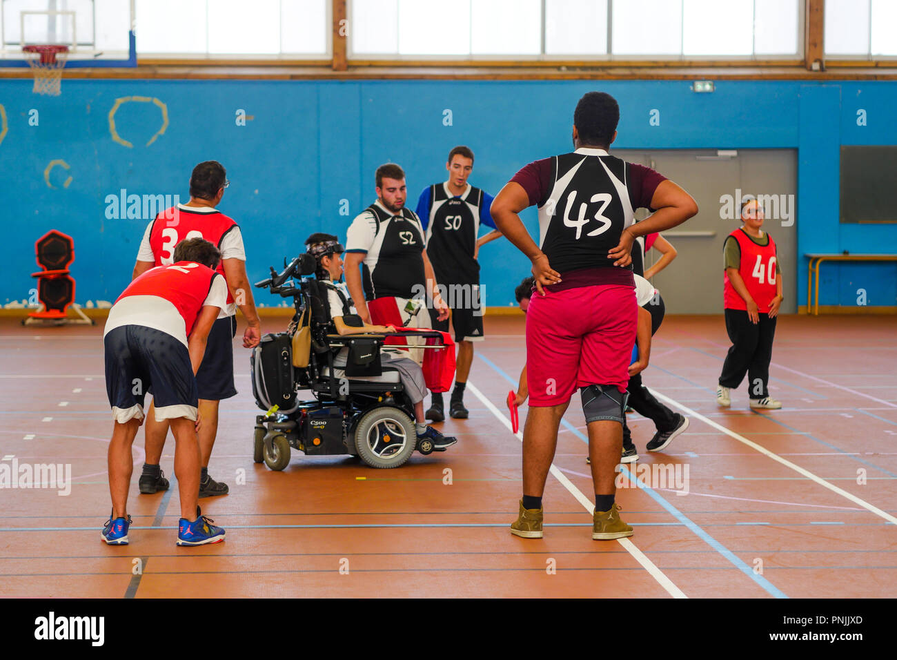 Les étudiants jouent Baskin à École Supérieure de sport STAPS, Villeurbanne, France Banque D'Images