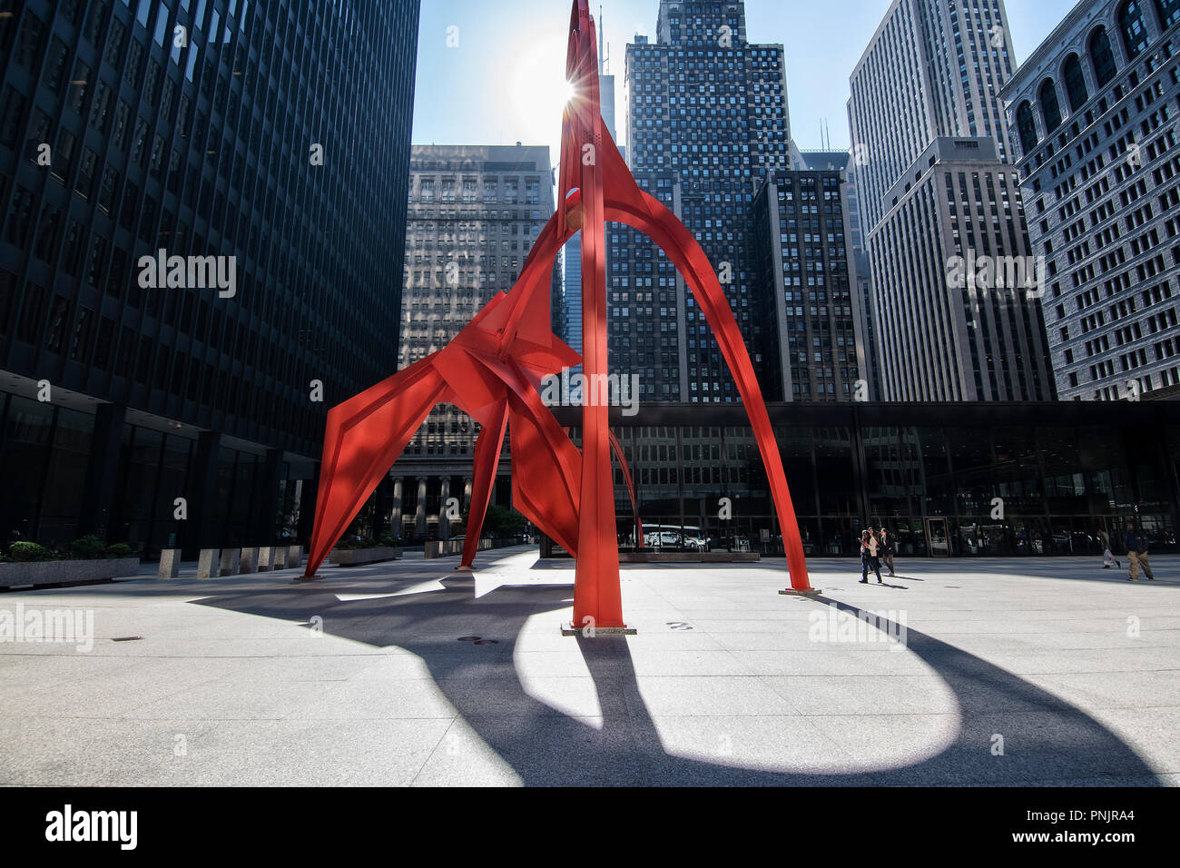 Flamingo sculpture par l'artiste américain Alexander Calder au gouvernement fédéral, le centre-ville de Plaza Chicago, IL. Banque D'Images