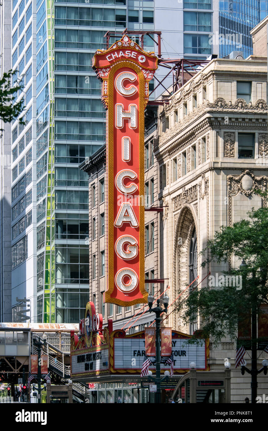 Chicago Theatre en néon, North State Street, le centre-ville de Chicago, IL. Banque D'Images