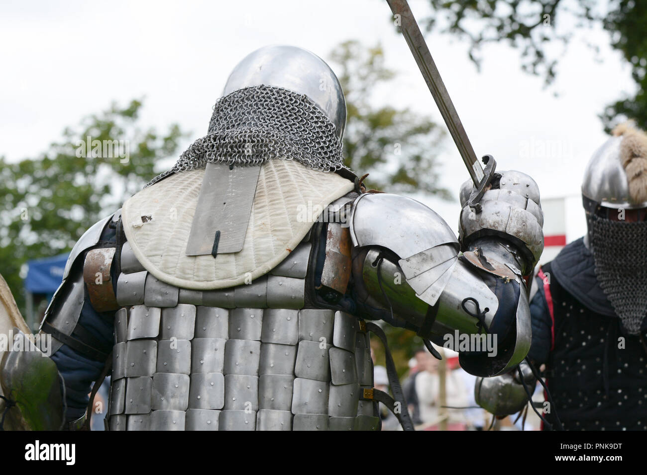 TONBRIDGE, Angleterre - le 8 septembre 2018 : Combattants en armure de combat médiéval participer en plein contact combattre lors d'une foire tenue à Tonbridge Castle Banque D'Images
