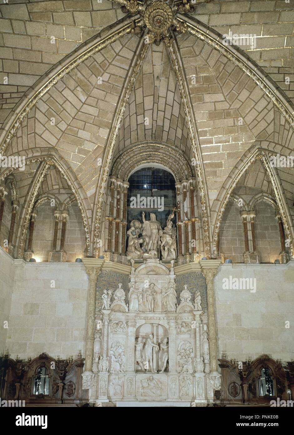 SACRISTIA DE LA CATEDRAL DE ÁVILA - Retable de San Bernabé REALIZADO EN ALABASTRO EN EL SIGLO XVI - RENACIMIENTO ESPAÑOL. Auteur : FRIAS JUAN / VILLOLDO ISIDRO. Emplacement : CATEDRAL-intérieur. L'ESPAGNE. Banque D'Images