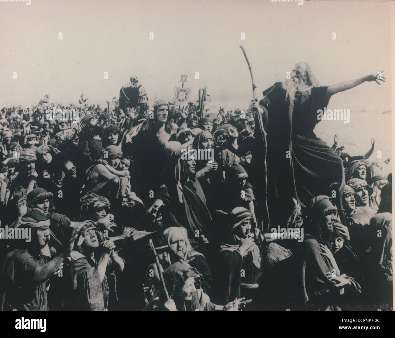 Titre original : LES DIX COMMANDEMENTS. Titre en anglais : LES DIX COMMANDEMENTS. Année : 1923. Réalisateur : Cecil B. DEMILLE. Stars : MOISES. Credit : PARAMOUNT PICTURES / Album Banque D'Images
