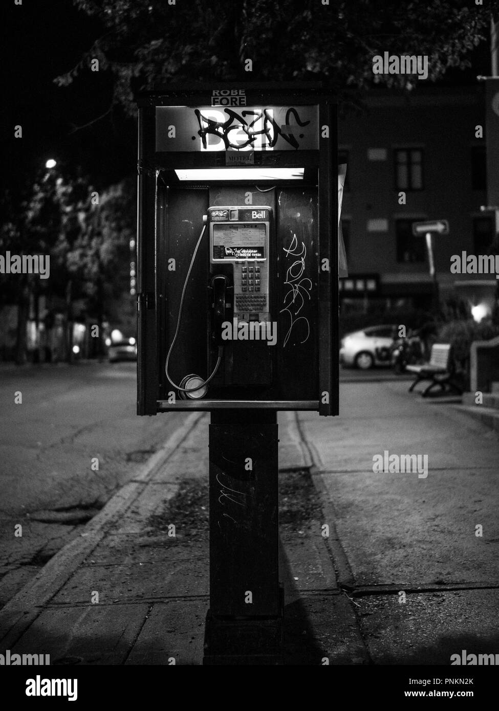 Cabine téléphonique à Montréal ville de nuit en été Plateau Mont-Royal Banque D'Images