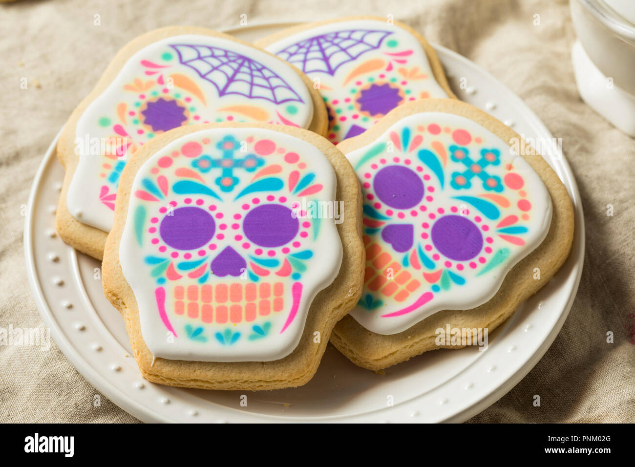 Crâne en sucre mexicain des cookies pour Dia De Los Muertos Banque D'Images