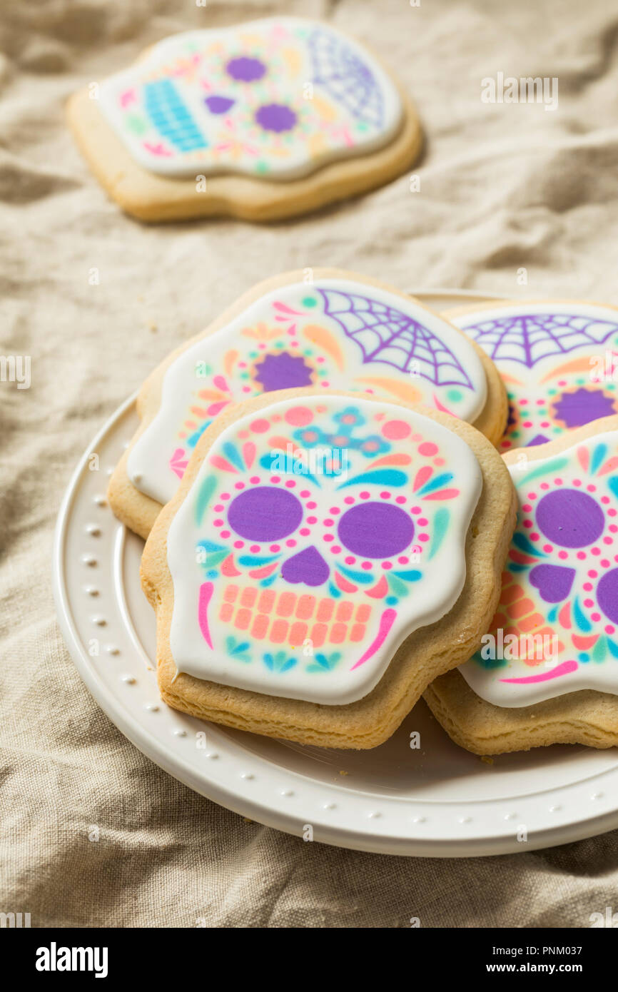 Crâne en sucre mexicain des cookies pour Dia De Los Muertos Banque D'Images