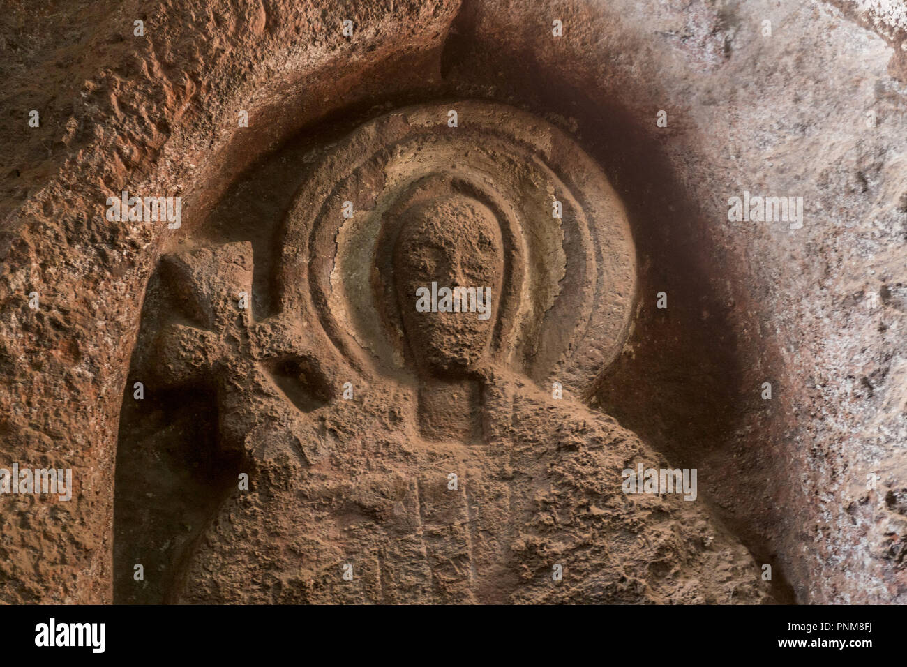 Intérieur de Bet Golgotha où la Tombe de Lalibela (Tombeau est, Saints.Semi-monolithe taillé dans la roche. Le nord du groupe d'églises, Lalibela, Éthiopie Banque D'Images