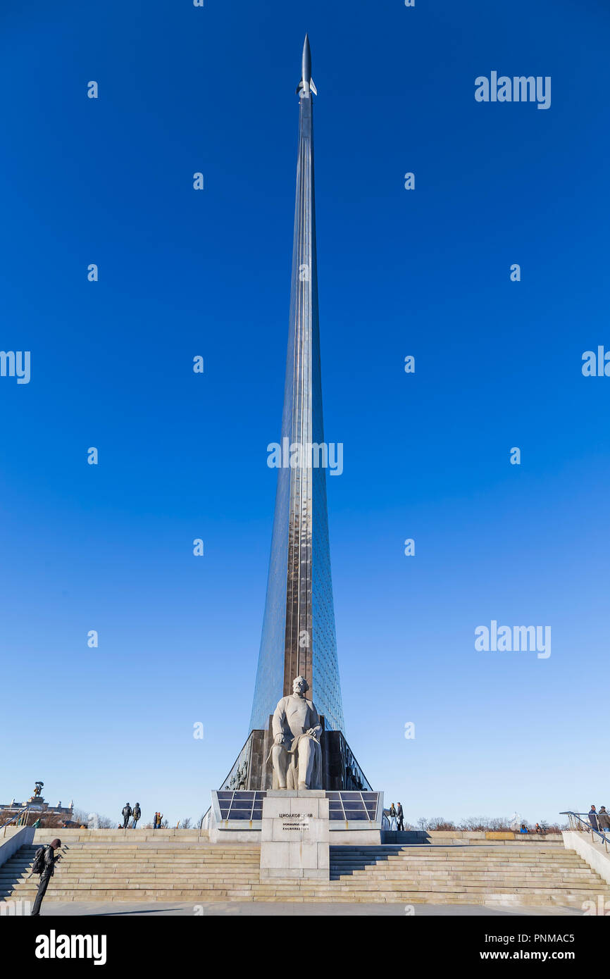 Moscou, Russie - le 27 mars 2016 : "Monument des conquérants de l'espace et l'idéologue de l'astronautique Constantin Tsiolkovski Banque D'Images