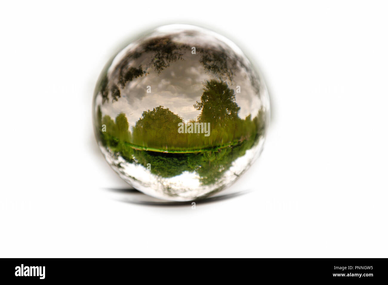 Grandes boules de verre flottant dans le prix.Große Glas Kugel Boule, die in den Raum schwimmt. Banque D'Images