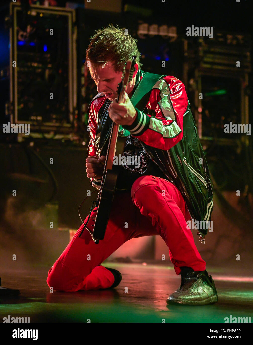 Hambourg, Allemagne. 21 sept 2018. Matthew Bellamy, le guitariste avec le groupe britannique Muse, sera sur la scène du Festival Reeperbahn pendant la Warner Music la nuit. Le Reeperbahn Festival a lieu du 19 au 22 septembre dans la ville hanséatique. Photo : Axel Heimken/dpa dpa : Crédit photo alliance/Alamy Live News Banque D'Images