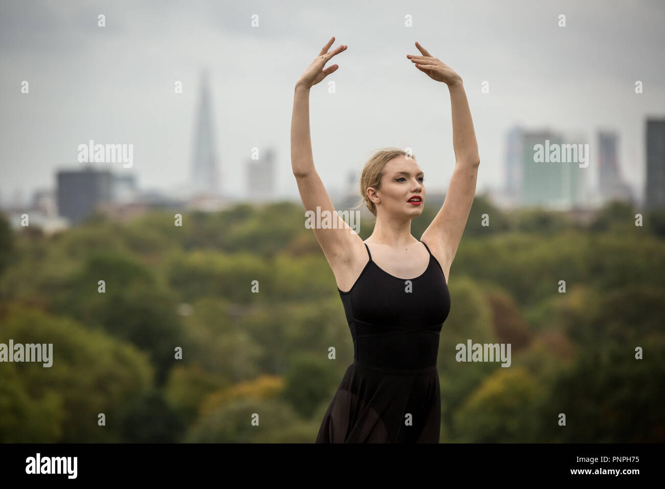 Londres, Royaume-Uni. 22 Septembre, 2018. Danseurs de Ballet Company de sémaphore effectuer sur Primrose Hill le dernier jour de l'été avant l'équinoxe d'automne. (Photo) Beth Wareing. Crédit : Guy Josse/Alamy Live News Banque D'Images