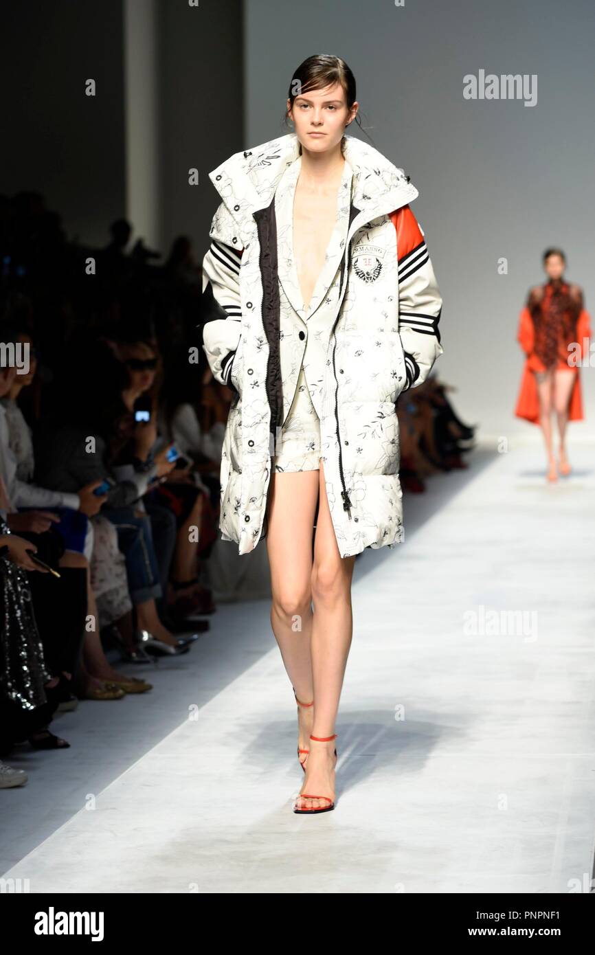 Londres, Royaume-Uni. 22 septembre 2018. Femme Fashion Week spring l'été. 2019 : Ermanno Scervino Parade indépendant Crédit : Photo Agency Srl/Alamy Live News Banque D'Images