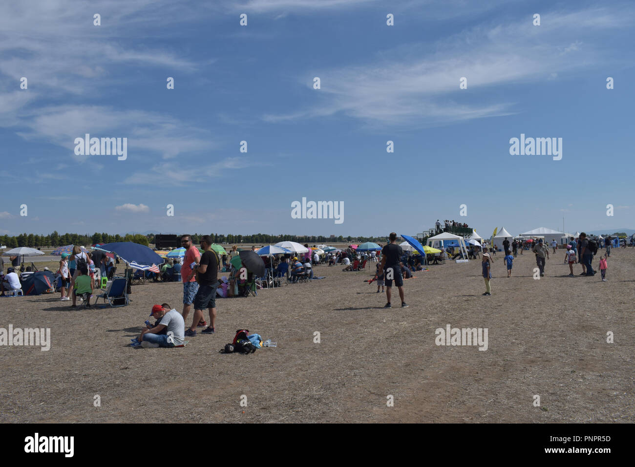 Athènes, Grèce, le 22 septembre, 2018. Foule en attente pour le prochain spectacle aérien, Tanagra Airforce Base, la Grèce. Angelos Crédit : Theofilatos/Alamy Live News. Banque D'Images