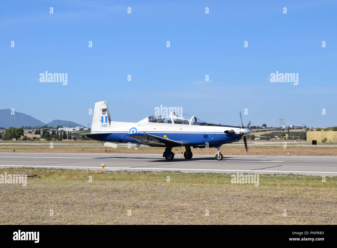 Athènes, Grèce, le 22 septembre, 2018. L'Armée de l'Air hellénique, T-6A, l'équipe de démo "Daedalus" pilote, en agitant à la foule, Tanagra Airforce Base, la Grèce. Angelos Crédit : Theofilatos/Alamy Live News. Banque D'Images