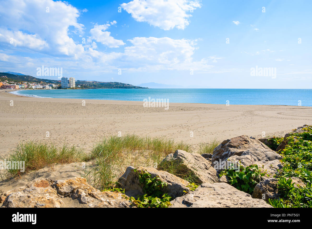 Baie Avec Plage De Sable Près De La Marina De Sotogrande
