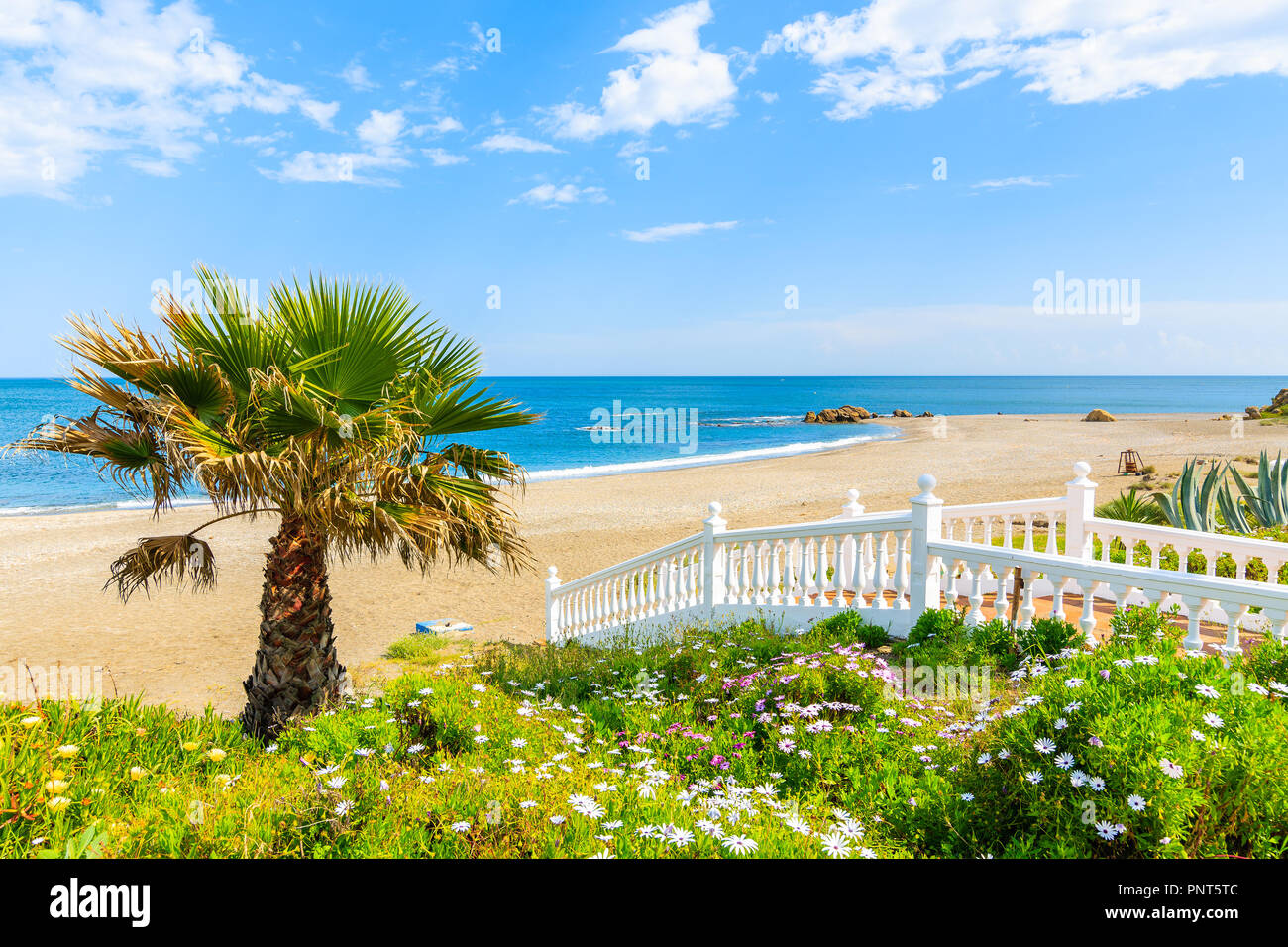Mesures Pour Belle Plage Dans Petit Village Près De Marbella