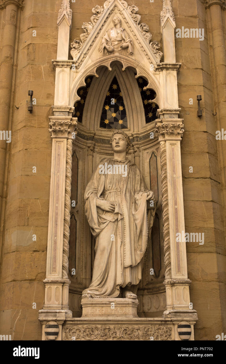 Début du 15ème siècle statue de Philippe l'Apôtre de Nanni di Banco (c.1384 - 1421), l'extérieur de l'église Orsanmichele, Florence, Italie Banque D'Images