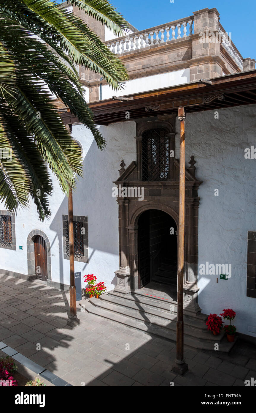Une vue sur le Patio de los Naranjos, cour des orangers, dans la Cathédrale de Santa Ana, Las Palmas de Gran Canaria, Espagne Banque D'Images