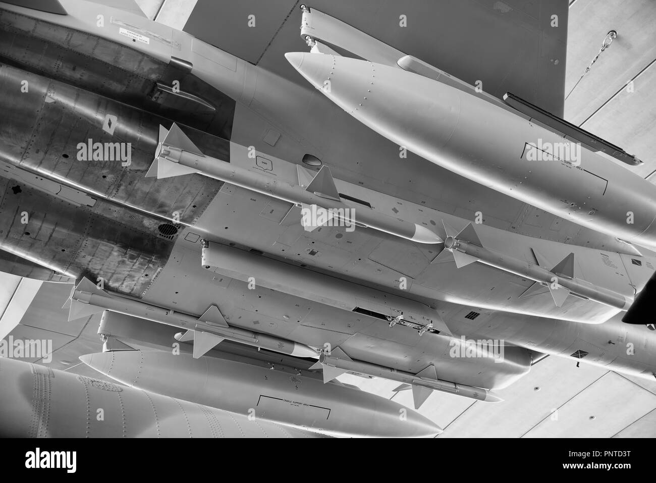 Mélange d'avion militaire britannique et américaine sur l'affichage à Duxford Museum Banque D'Images