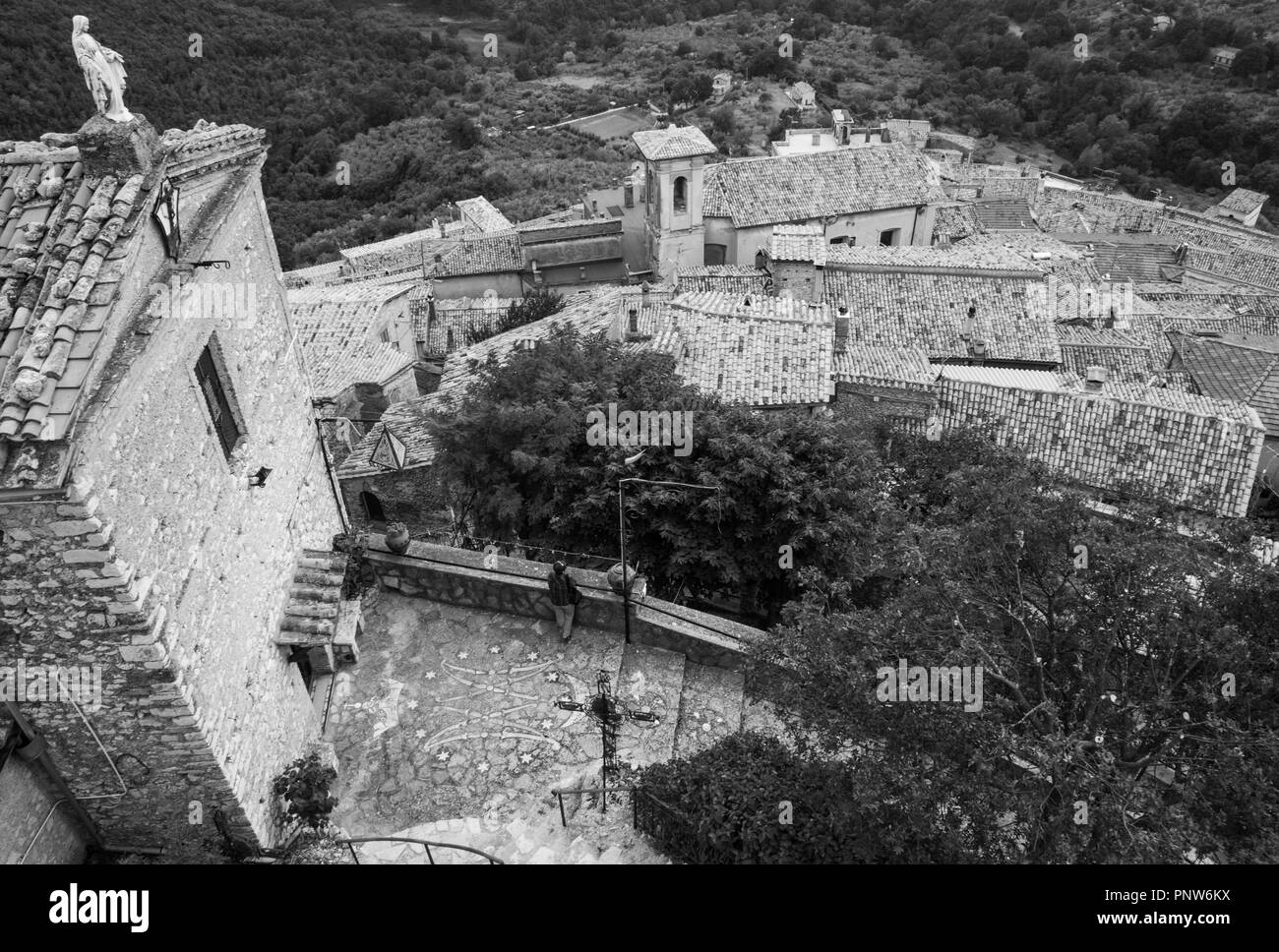 Roccantica (Rieti, Italie) - Une belle et charmante ville médiévale dans la région de Sabina, avec paysage évocateur sur la vallée du Tibre, Italie centrale Banque D'Images