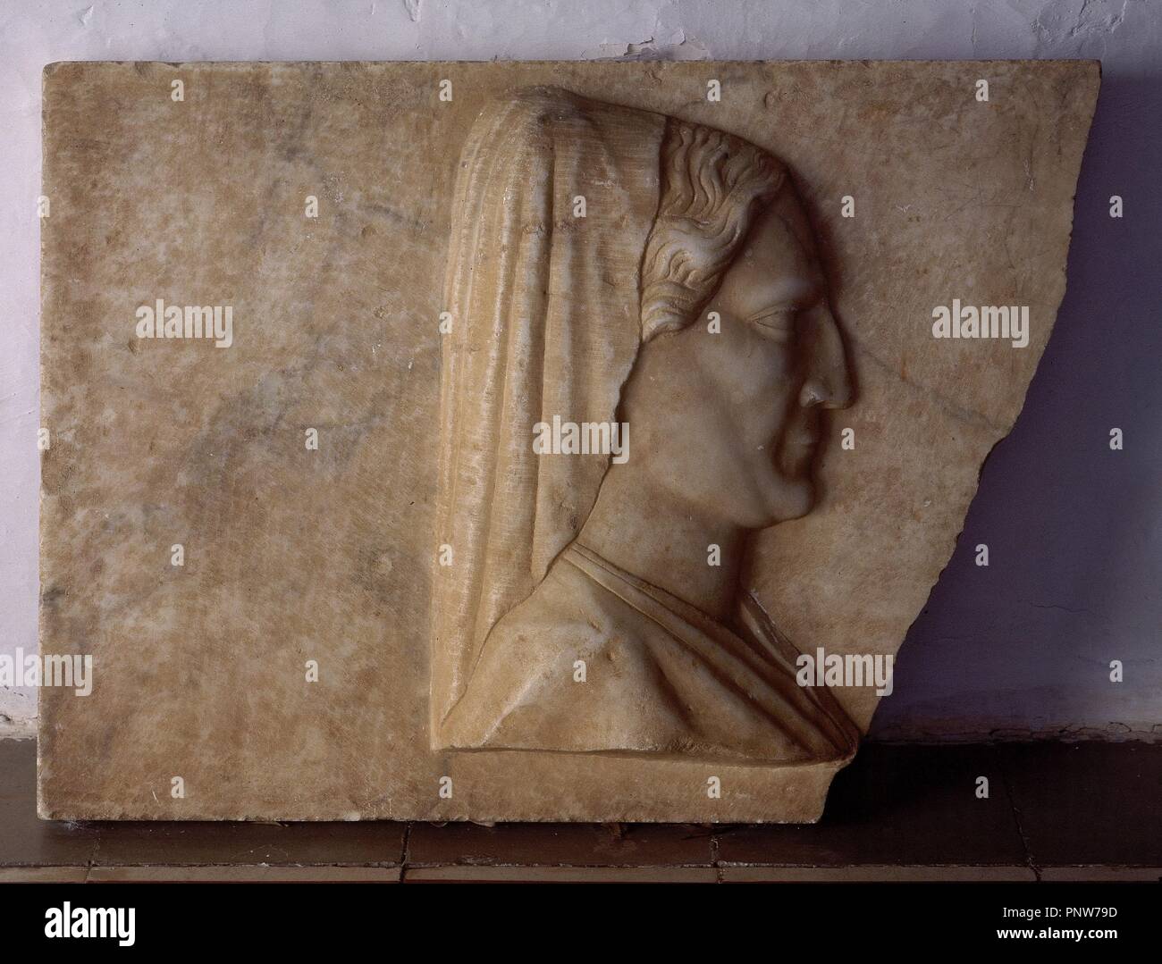 Soulager EN MARMOL DE UN ROSTRO FEMENINO - SIGLO XVI - RENACIMIENTO ITALIANO. Auteur : CAMILANI FRANCISCO. Emplacement : PALACIO DE SOTOFERMOSO. ABADIA. CACERES. L'ESPAGNE. Banque D'Images